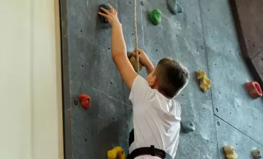 Zdjęcie do Ferie na sportowo z OSIR &mdash; dmuchańce i ścianka wspinaczkowa
