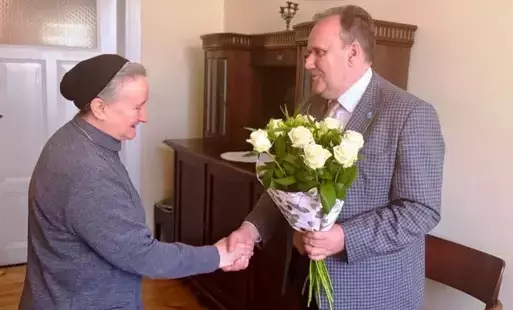 Burmistrz Gminy Pniewy z gratulacjami dla Matki Beaty Mazur