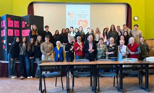 Spotkanie uczniów Liceum Ogólnokształcącego z Seniorami z Dziennego Domu Seniora w Pniewach