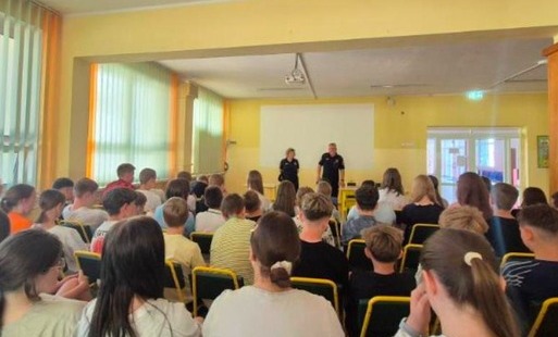 Straż Miejska odwiedziła uczniów Szkoły Podstawowej w Pniewach
