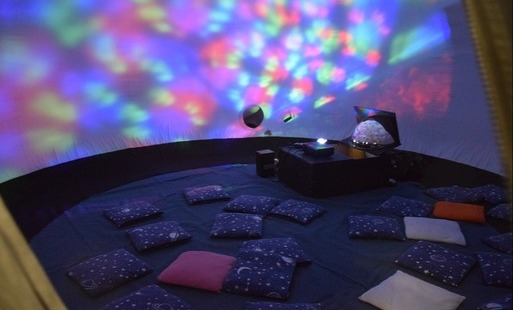 Mobilne planetarium w Bibliotece